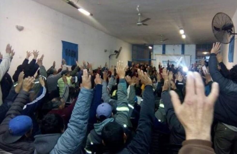 Los delegados del Sindicato de Obreros y Empleados Municipales se reúnen para ponerle fecha al paro