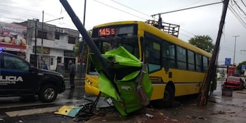 La colisión se registró este domingo por la mañana\u002E (@_eskorpian_)