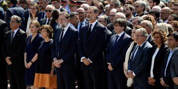 Spain's King Felipe VI (5thL), Spanish Prime Minister Mariano Rajoy (4thL), President of Catalonia Carles Puigdemont (5thR) and officials observe a minute of silence for the victims of the Barcelona attack at Plaza de Catalunya on August 18, 2017, a day after a van ploughed into the crowd, killing 13 persons and injuring over 100 on the Rambla in Barcelona\u002E\nDrivers have ploughed on August 17, 2017 into pedestrians in two quick-succession, separate attacks in Barcelona and another popular Spanish seaside city, leaving 13 people dead and injuring more than 100 others\u002E In the first incident, which was claimed by the Islamic State group, a white van sped into a street packed full of tourists in central Barcelona on Thursday afternoon, knocking people out of the way and killing 13 in a scene of chaos and horror\u002E Some eight hours later in Cambrils, a city 120 kilometres south of Barcelona, an Audi A3 car rammed into pedestrians, injuring six civilians -- one of them critical -- and a police