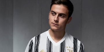 Dybala con la nueva casaca de la \