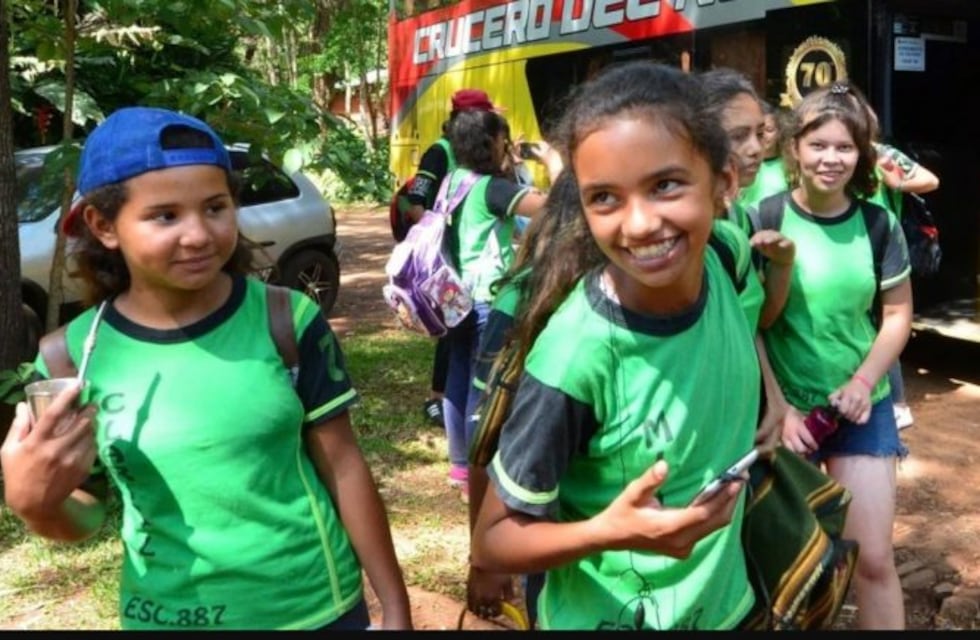 Vendió limones y logró pagar su viaje de egresada para ella y sus amigas
