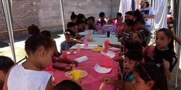 Corazones Solidarios le regalaron un almuerzo de domingo a sus chicos
