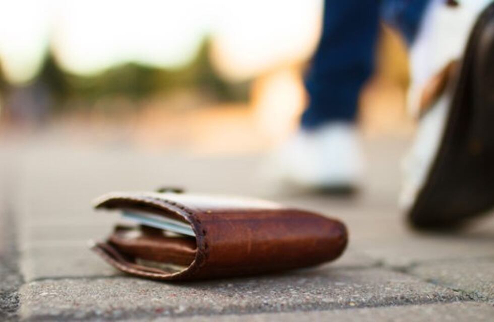 Imputan a mujer policía que robó una billetera en Deán Funes