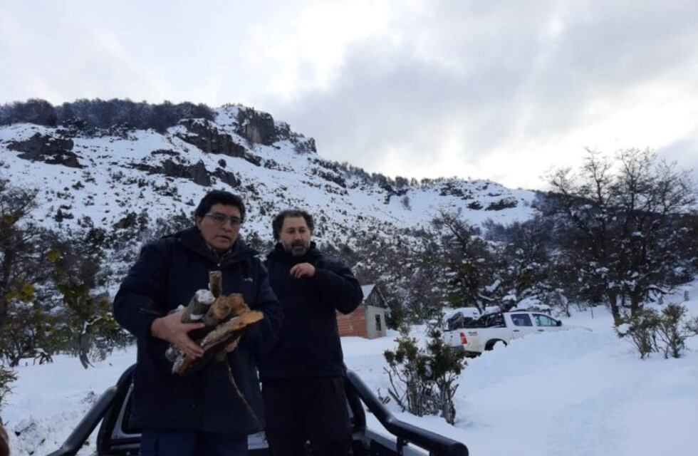 Por la nieve asistieron a pobladores de Alto Río Percy