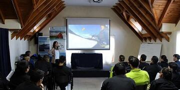 Capacitación a policías fueguinos