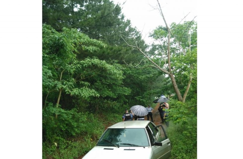 Encontraron un Renault 11 abandonado y a su conductor sin vida en el suelo
