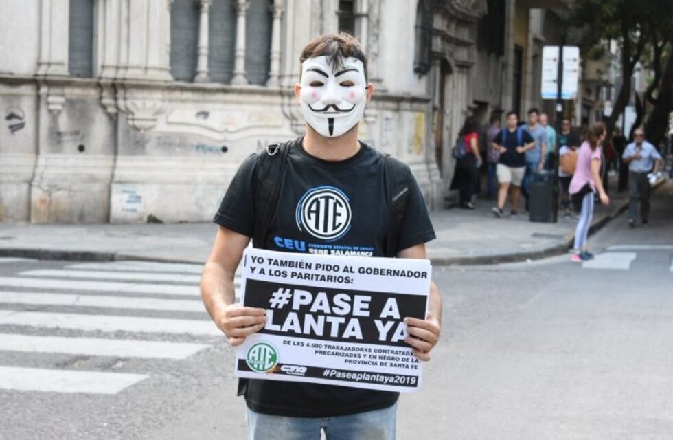 Trabajadores estatales rosarinos se manifestaron en el centro por el pase a planta permanente