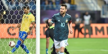 Messi festejando un gol ante Brasil (AP Photo)
