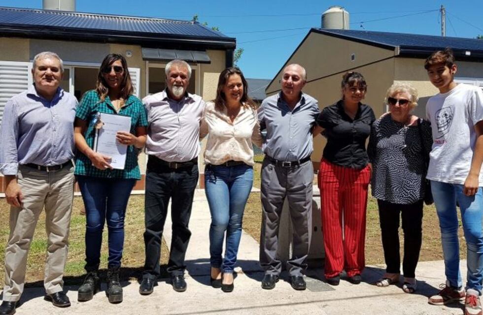 Entregaron viviendas y créditos de Economía Social en Metileo