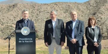El presidente Macri junto al gobernador Morales y los ministros Aguad y Bullrich, en Huacalera\u002E
