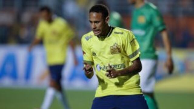 BRA50. SAO PAULO (BRASIL), 22/12/2016.- El jugador brasileu00f1o Neymar celebra un gol en un partido benu00e9fico hoy, jueves 22 de diciembre de 2016, en el estadio Pacaembu en Sao Paulo (Brasil). EFE/Sebastiu00e3o Moreira