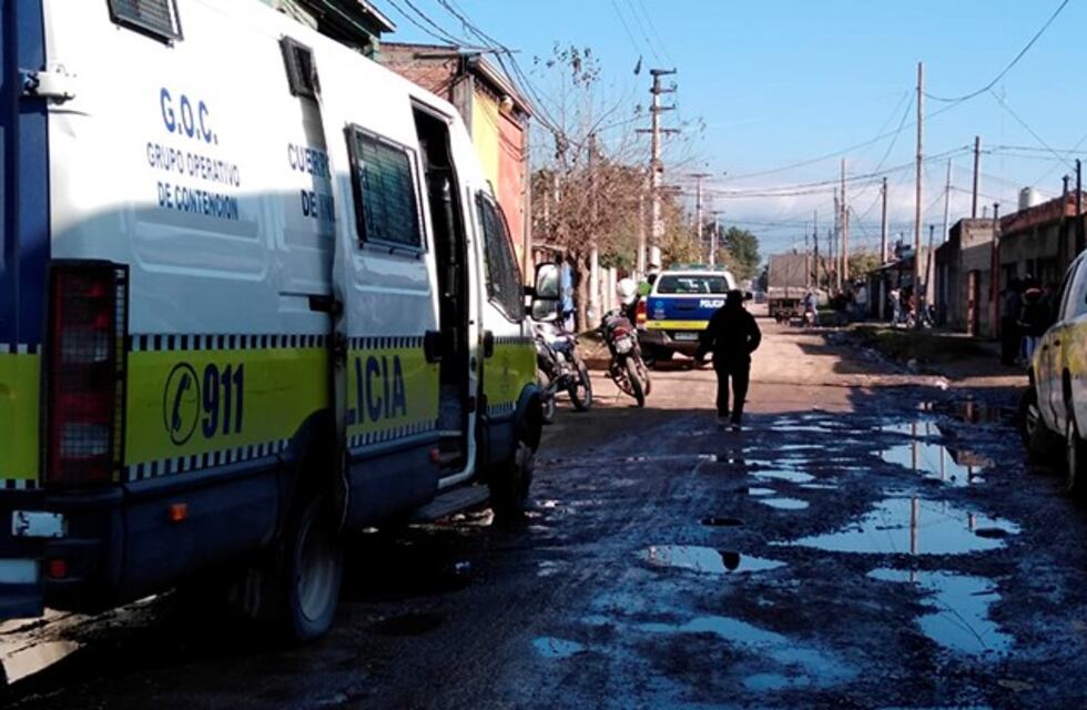 Capital: secuestran un arma tras el tiroteo a un sereno en Villa Amalia