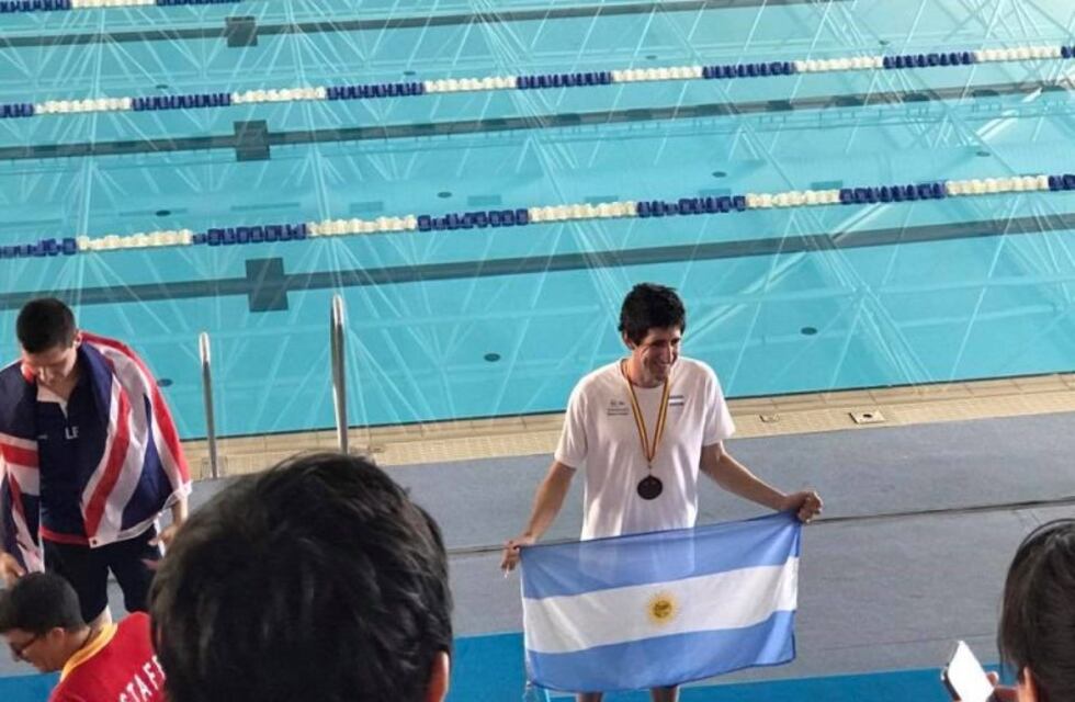 El nadador Cristian "Tato" Garrido, ganó medallas de plata y bronce en los Juegos Internacionales para Trasplantados