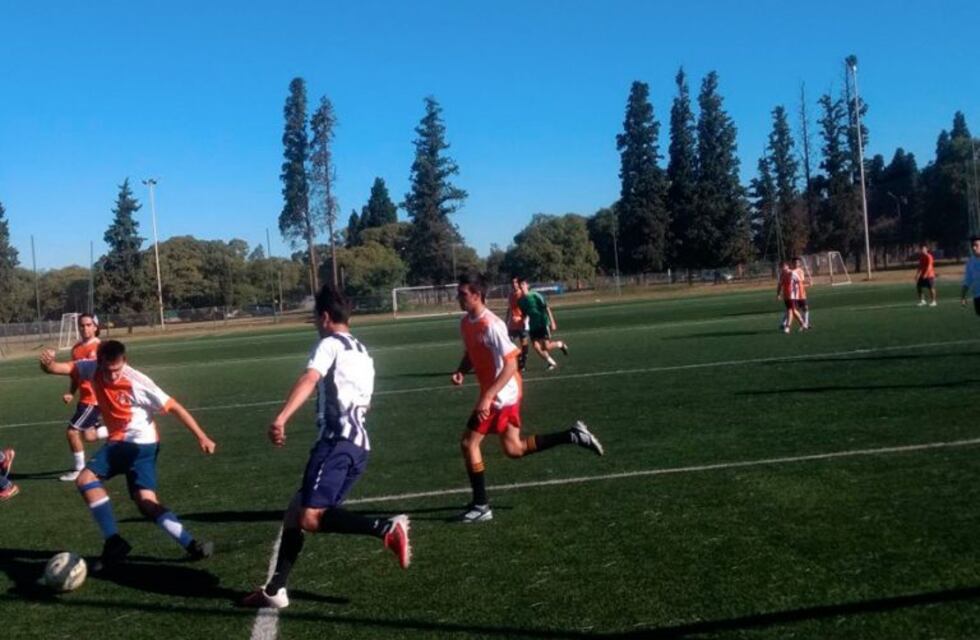Coronavirus en Córdoba: imputaron a 15 personas por entrenar con pelota en Ciudad Universitaria