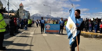 Aniversario de Ushuaia: habrá reencuentros, desfile, paella y recital de “Los Tekis”