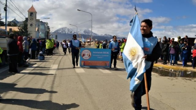 Aniversario de Ushuaia: habrá reencuentros, desfile, paella y recital de “Los Tekis”