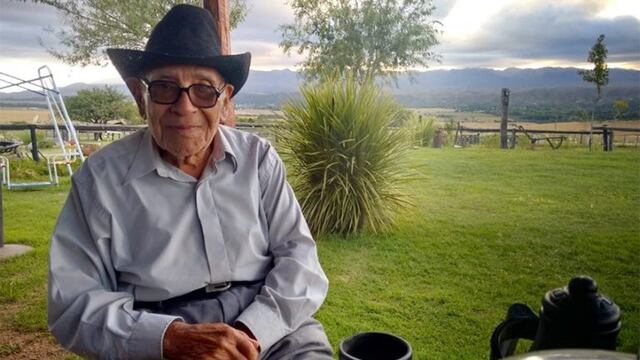 Victorio Castro, hoy a sus cien años de edad relata sus más de 30 años vividos en las Armada Argentina\u002E Aún extraña la camaradería con sus compañeros\u002E