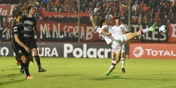 Scocco abriu00f3 el marcador para Newell's en el minuto 15 de juego\u002E