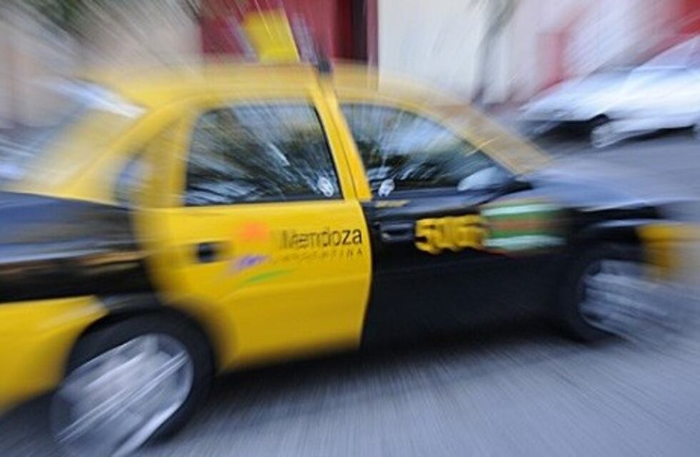 ¡Explotaron! Los propietarios de taxis salieron contra Cornejo y Uber
