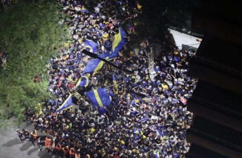Hinchas de todo el NOA llegaron a Santiago para el partido entre el Ferroviario y el Xeneize