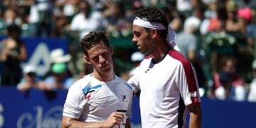 Tennis - ATP 250 - Argentina Open Final - Lawn Tennis Club, Buenos Aires, Argentina - February 17, 2019    Italia's Marco Cecchinato and Argentina's Diego Schwartzman after the final match   REUTERS/Agustin Marcarian