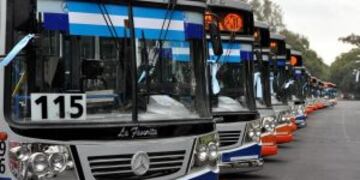 Colectivos de las empresas Semtur y La Mixta en Rosario.