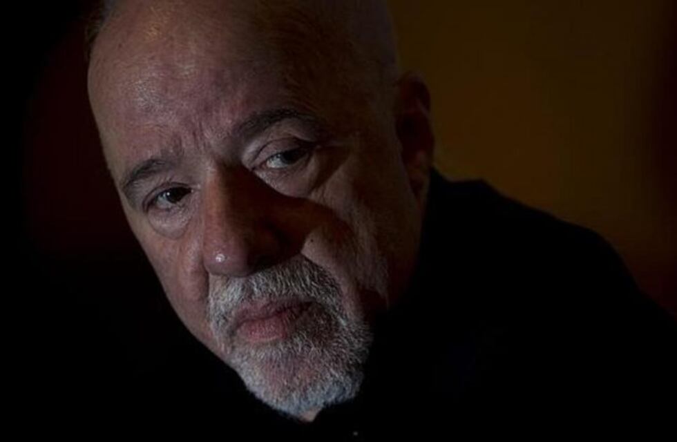 El estallido de furia de Paulo Coelho en una entrevista: "Borrá todo"