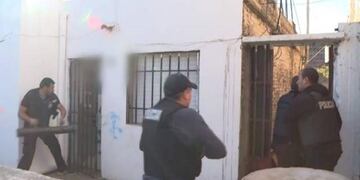 En uno de los allanamientos, detuvieron a \