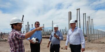 Recorrida por el parque eólico en construcción en Coronel Rosales