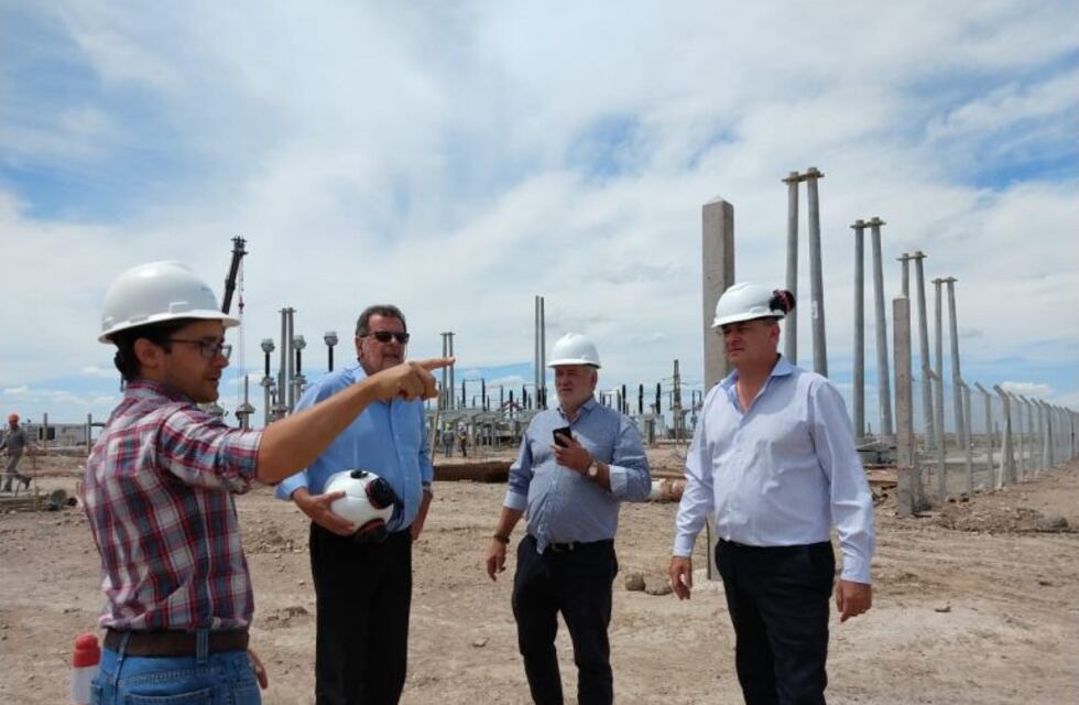 El ministro Elustondo y Uset recorrieron parques eólicos de Coronel Rosales y la región