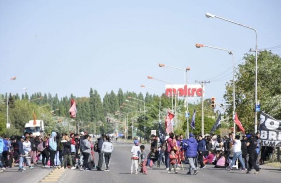 Protestas en Neuquén: organizaciones sociales bloquean el acceso a petroleras
