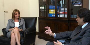 La procuradora General de la Nación, Alejandra Gils Carbó con el ministro de Justicia, Germán Garavano\u002E (Web)