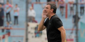 El tu00e9cnico habu00eda probado diferentes variantes pero su00f3lo hizo un cambio obligado.