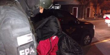 Los sujetos vendían droga en una garita de ferrocarriles en Villa María\u002E