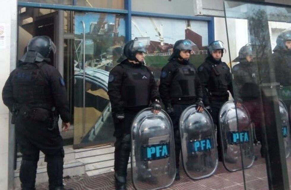 Conflicto en puertos del cordón: estibadores planean movilización a Tribunales Federales