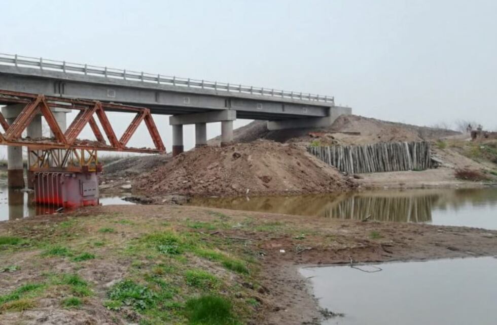 Retiraron el histórico puente bailey sobre arroyo Don Cristóbal para avanzar con la nueva obra