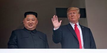 Kim Jong Un y Donald Trump en el hotel Capella, en Singapur\u002E (AFP)