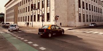 El conductor aseguró que estaba charlando con su hijo\u002E (FB / Sindicato de Peones de Taxis)