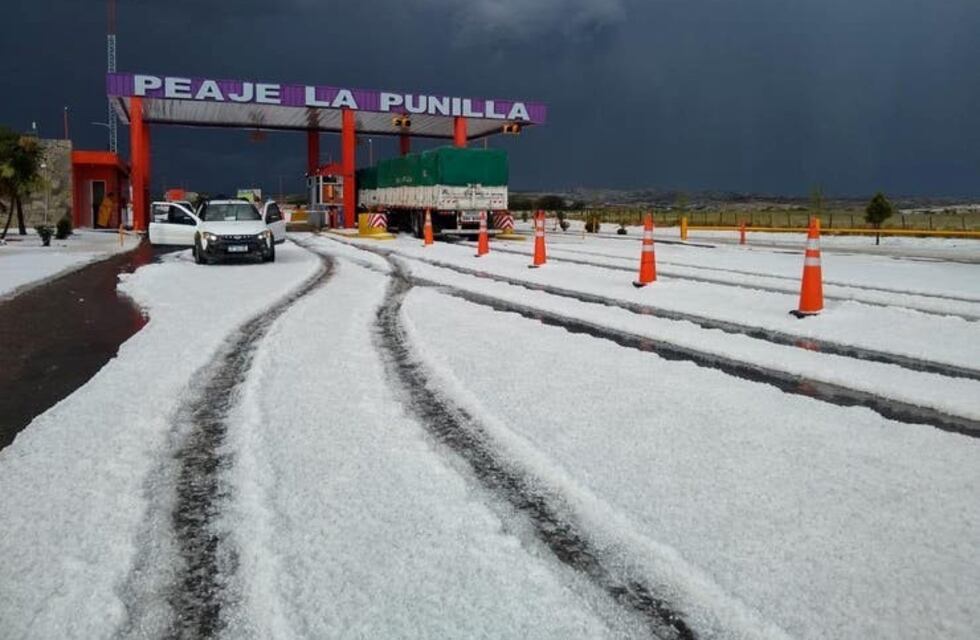 Impresionante caída de granizo tiñó de blanco a La Punilla en San Luis