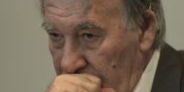 Argentina's Football Association (AFA) acting president, Armando Perez  talks with the international media during a meeting at the AFA headquarters in Buenos Aires on September 12, 2016. / AFP PHOTO / JUAN MABROMATA buenos aires Armando Perez presidente d