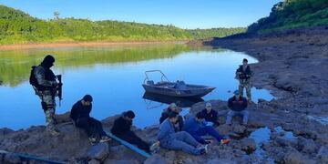 Los paraguayos fueron detenidos por la prefectura de ese país\u002E