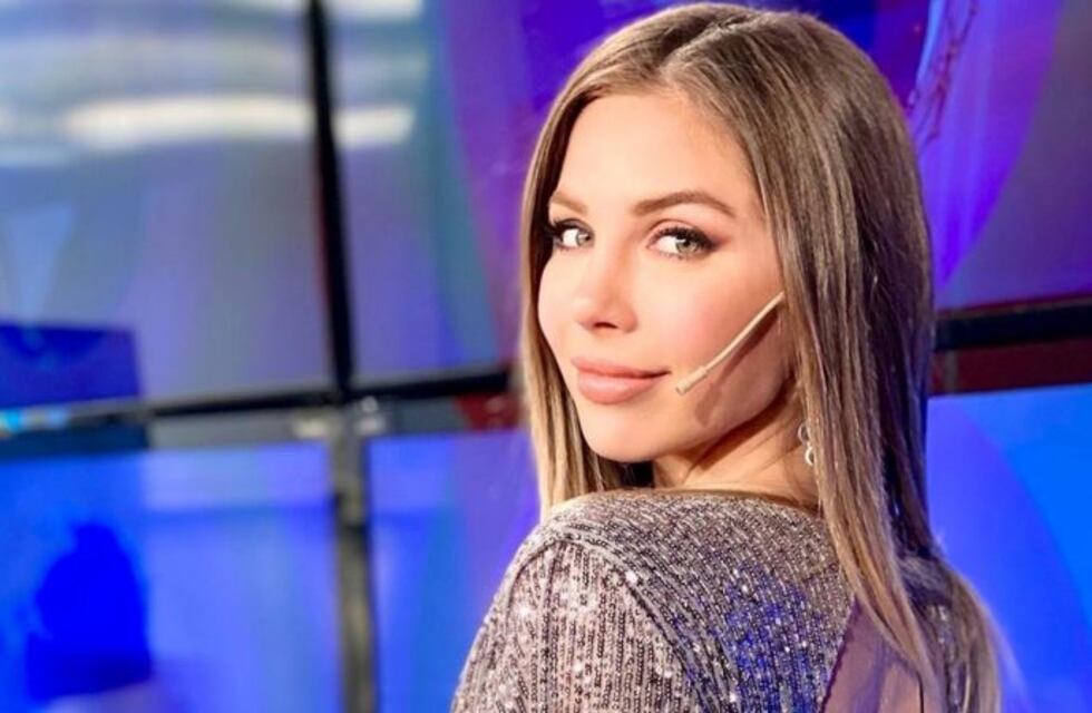 Romina Malaspina se sumó al desafío blanco y negro con una foto en body y campera de cuero