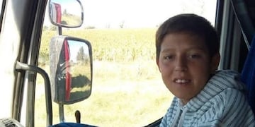 Julián, el pibe de 13 años que hace dedo desde su pueblo hasta Jovita para poder cursar la escuela\u002E (Facebook)