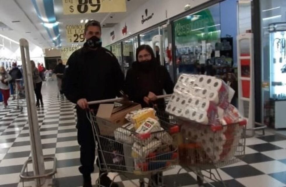 Bomberos Voluntarios de Arroyito recibió una donación por parte de una vecina que ganó un premio