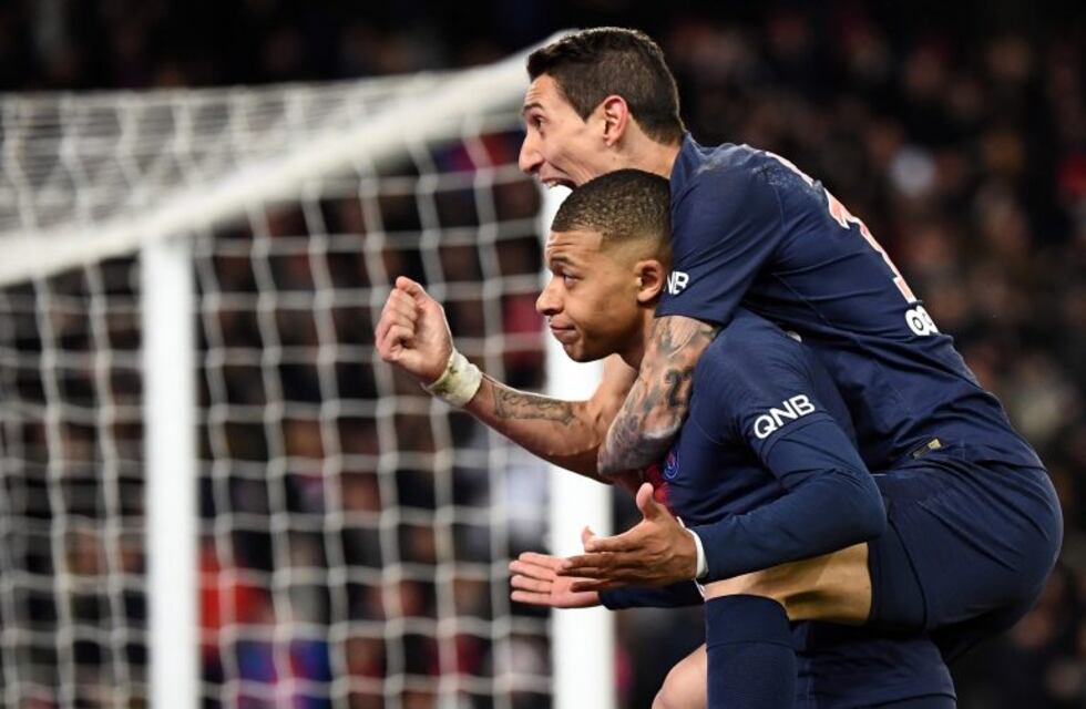 Di María sorprendió a Mbappé con un caño y su festejo se viralizó