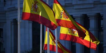 Coronavirus en España: comenzaron los 10 días de luto en memoria de los fallecidos\u002E (Foto: Gabriel Bouys/AFP)