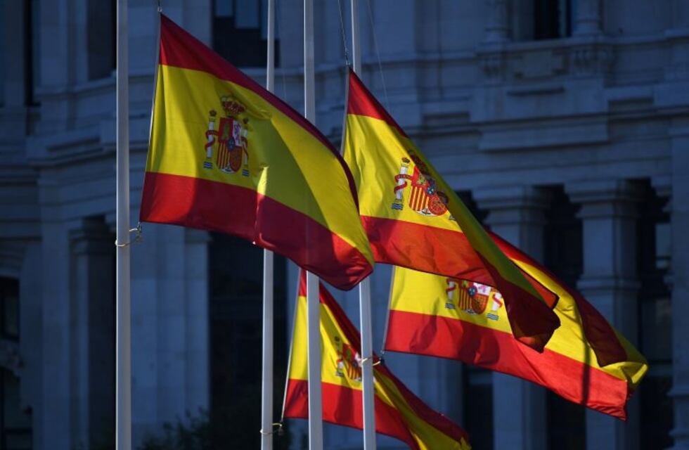 Coronavirus en España: comenzaron los 10 días de luto en memoria de los fallecidos por la pandemia