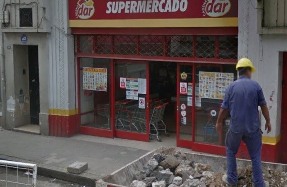 Temor por una denuncia de fuga de gas en un supermercado de Rioja al 800