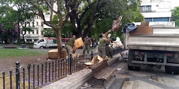 Desalojo de indigentes en la Plaza San Martín (Cadena3)\u002E
