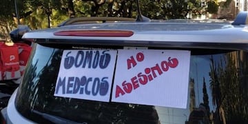 Una multitud se auto convocó en reclamo por las imputaciones, y demandando mejores condiciones de trabajo en la salud\u002E
